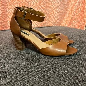 Brown Vegan leather ankle strap heals. Size 11. Gently used. Very comfortable.